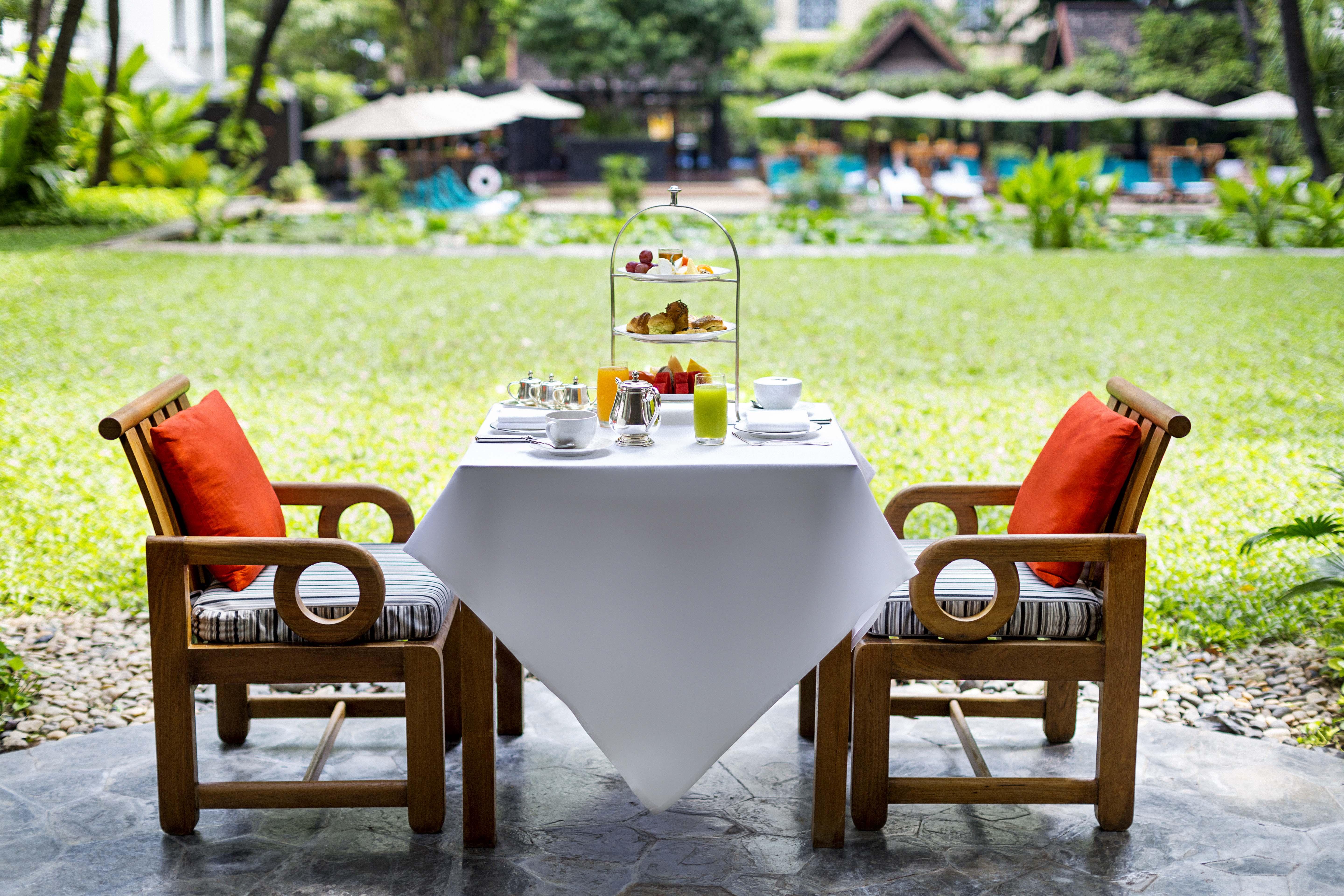 Anantara Siam Bangkok Hotel Exterior foto Afternoon tea at the hotel